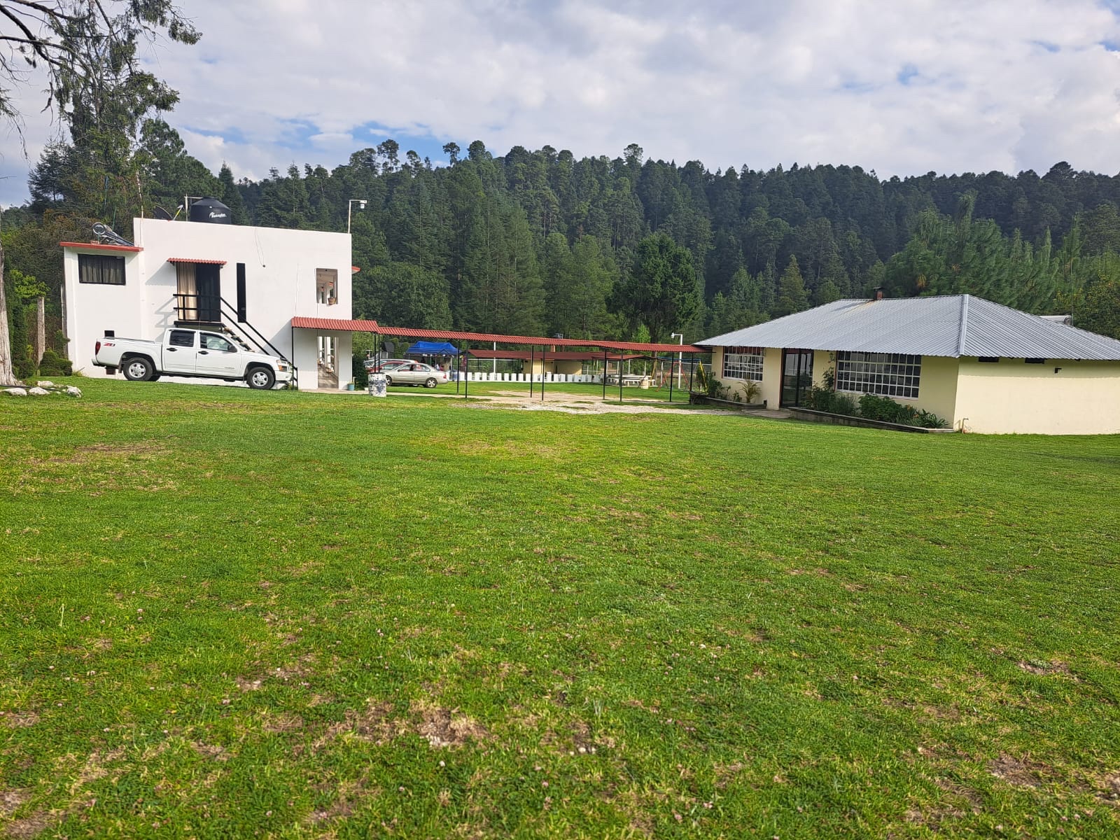 Vista exterior del Hotel Los Naranjos Azufres