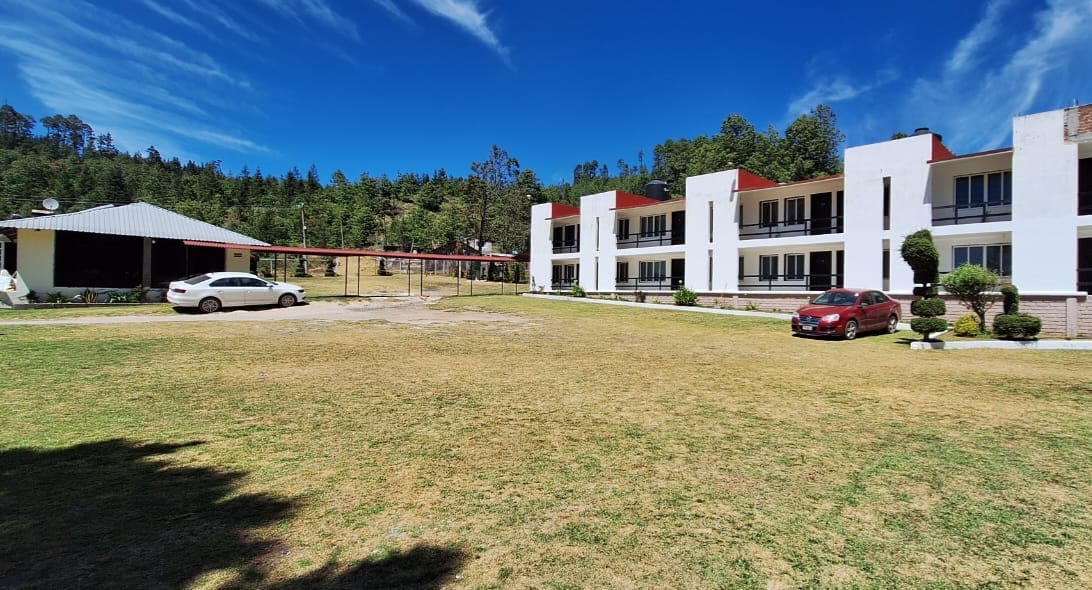 Vista exterior del Hotel Los Naranjos Azufres